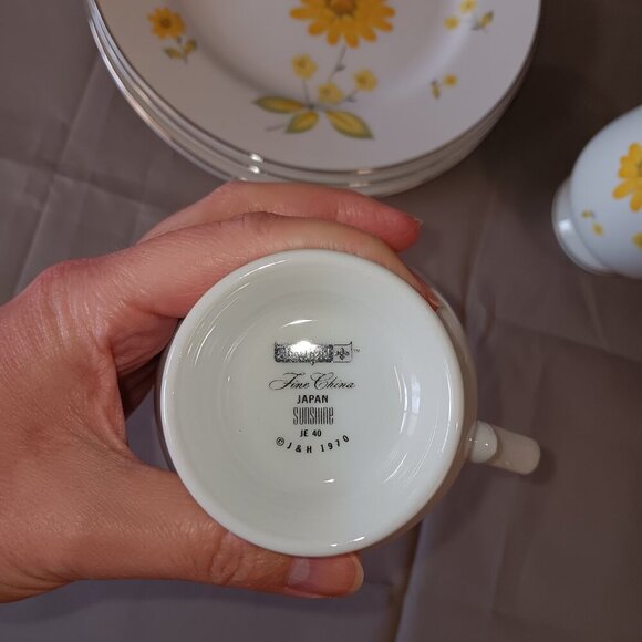 VTG 70s Japan Dinnerware SHEFFIELD China "SUNSHINE" Yellow Daisy Plates Mugs Set - Picture 6 of 6